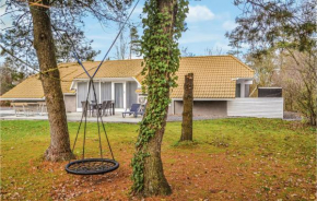 Awesome Home In Oksbøl With Kitchen